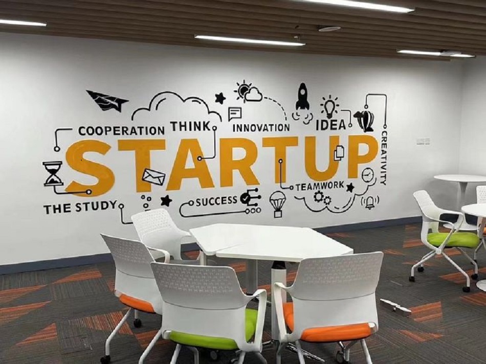 Furniture Startups Are Reshaping the Global Industry: What Legacy Brands Must Learn Now