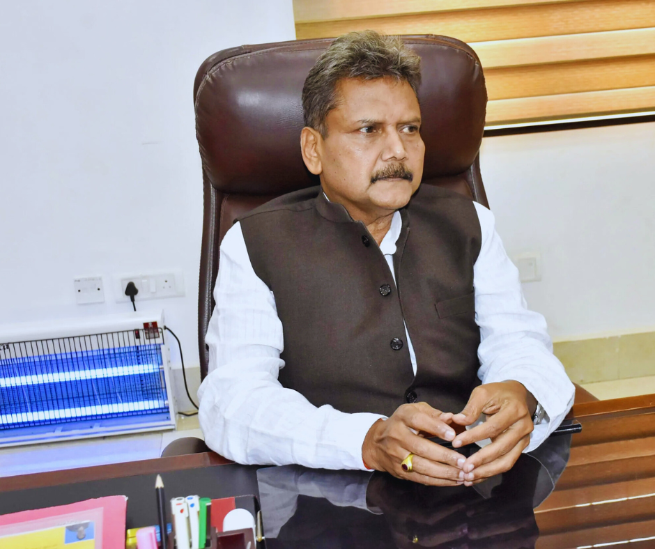 Bihar Education Minister Vows Action Amid School Furniture Anomalies, Pledges Reforms for Better Learning Environment